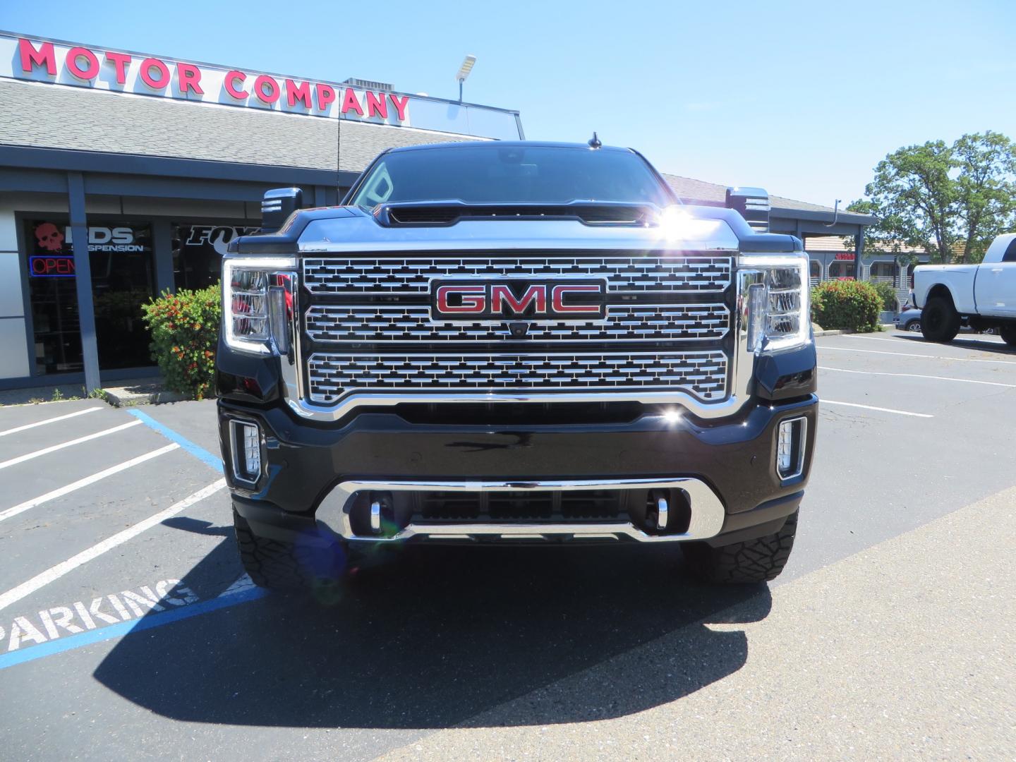 2022 BLACK /BLACK GMC Sierra 2500HD Denali Crew Cab 4WD (1GT49REY0NF) with an 6.6L V8 OHV 16 DIESEL engine, 6A transmission, located at 2630 Grass Valley Highway, Auburn, CA, 95603, (530) 508-5100, 38.937893, -121.095482 - Features a BDS 3" suspension system with Fox shocks, 20" Fuel Maverick wheels, and 35" Nitto Ridge Grappler tires. - Photo#1